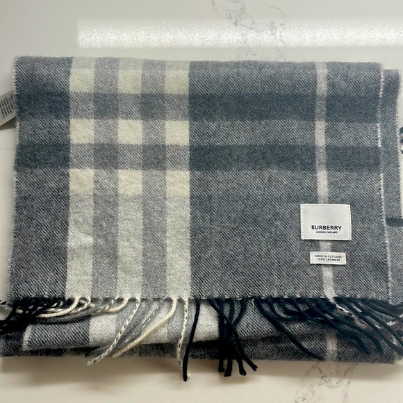 Burberry Cashmere Scarf (NEW) - Picture 1 of 3